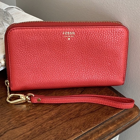 Fossil Vibrant Red cow hide Leather zip around Wristlet/wallet - Picture 2 of 16